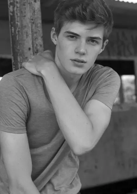 Я Евгений, 25, из Мурманска, ищу знакомства без обязательств